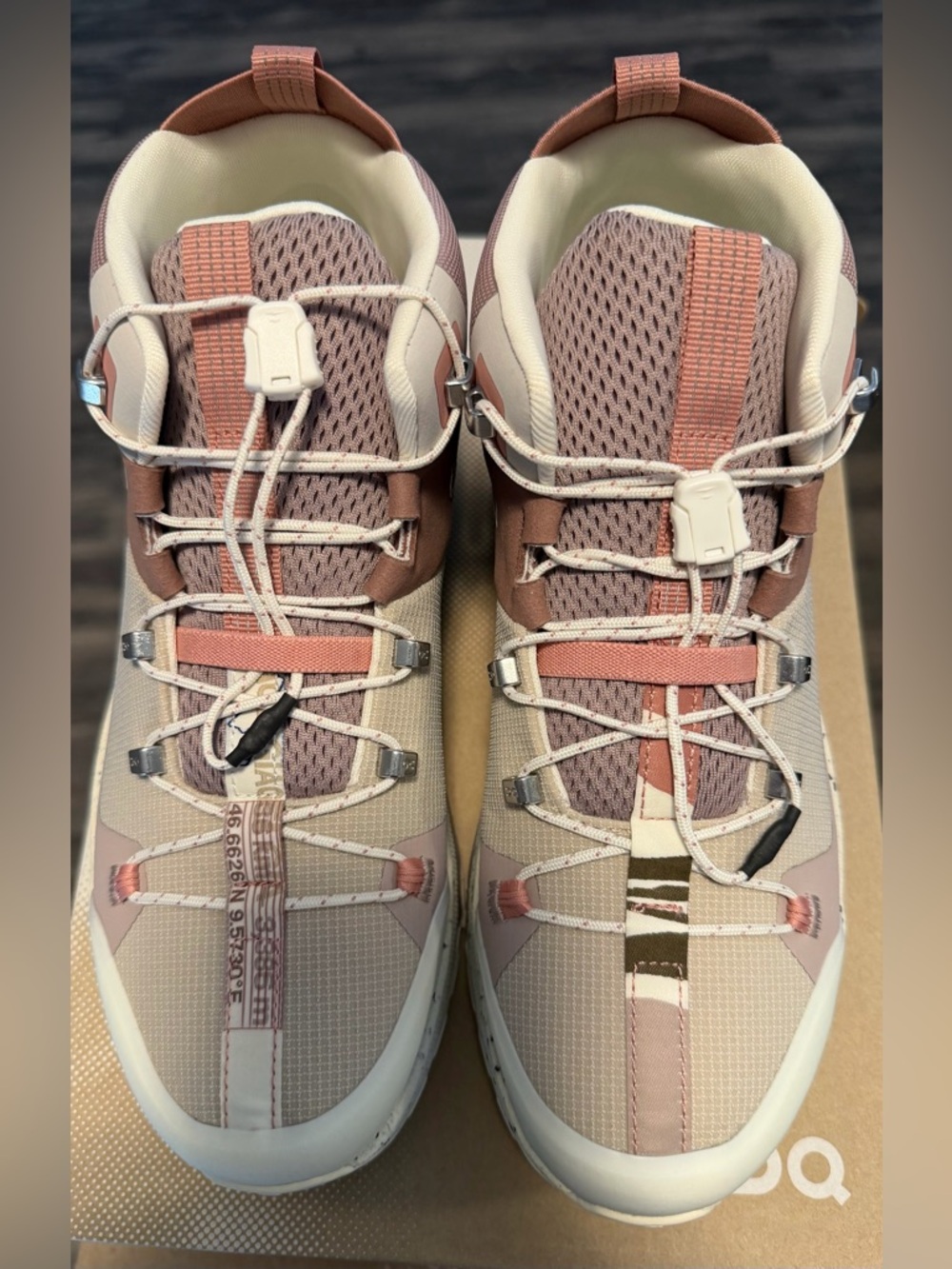 On Cloud women’s 9.5 cloudtrax - new in box